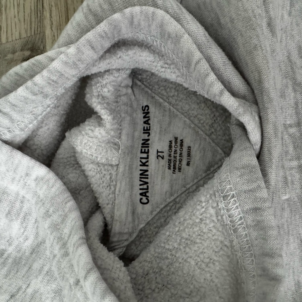 Calvin Klein Jeans Men's Light Gray Crewneck Sweater